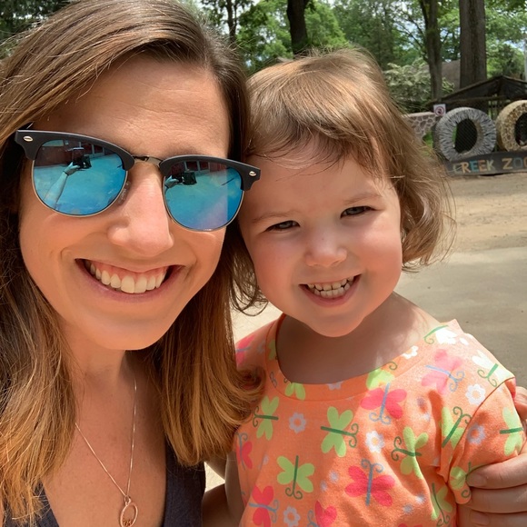 Meet your Posher, Chelsie - Picture 2 of 3